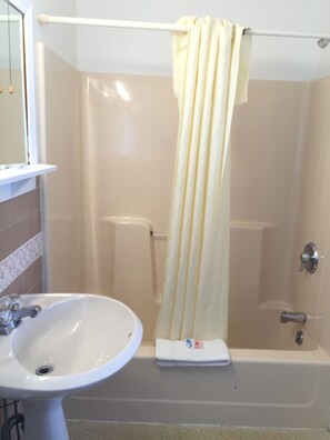 Standardzimmer, 1 Queen-Bett | Badezimmer