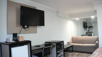 Premium Room, 1 King Bed | Desk, free WiFi, bed sheets