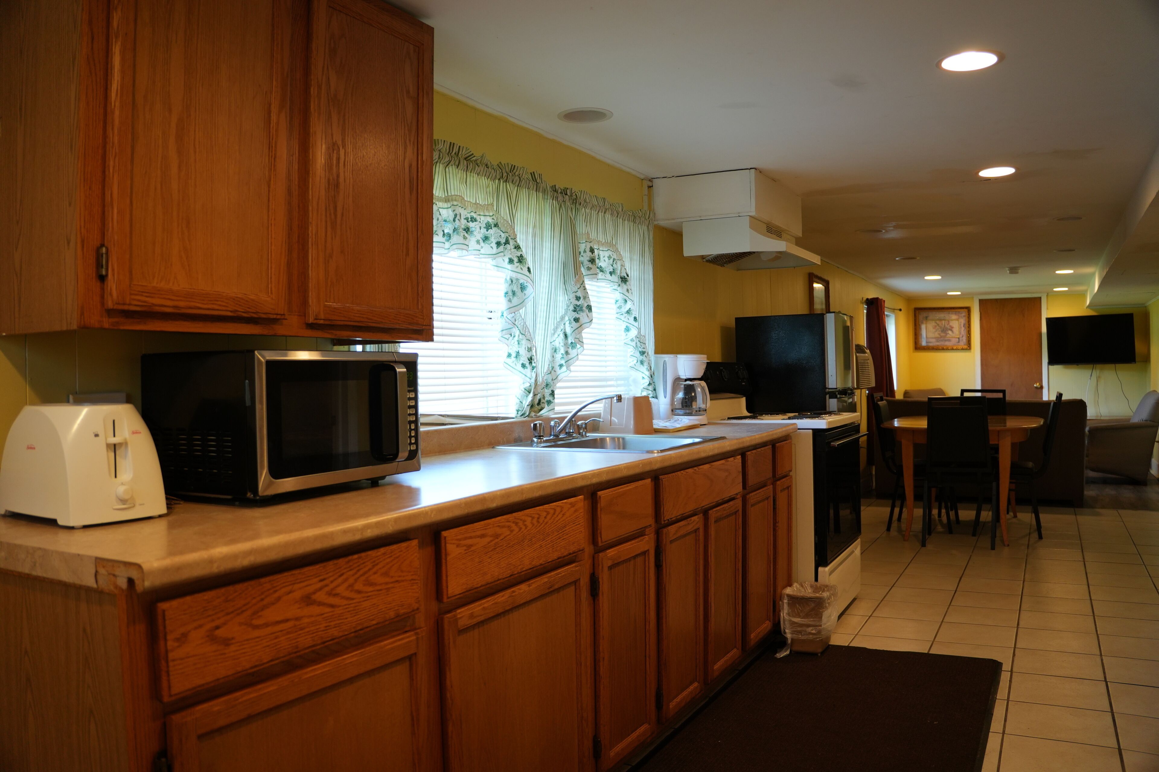 Family Apartment, 2 Bedrooms, Kitchen | Private kitchen | Fridge, microwave, coffee/tea maker