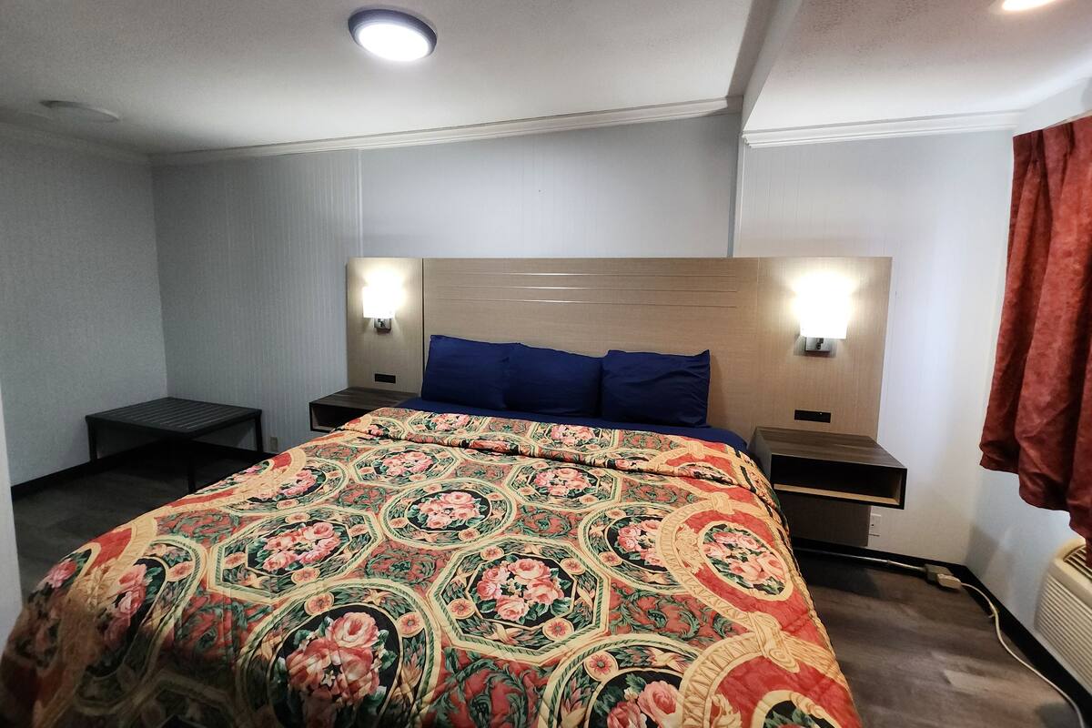 Desk, free WiFi, bed sheets