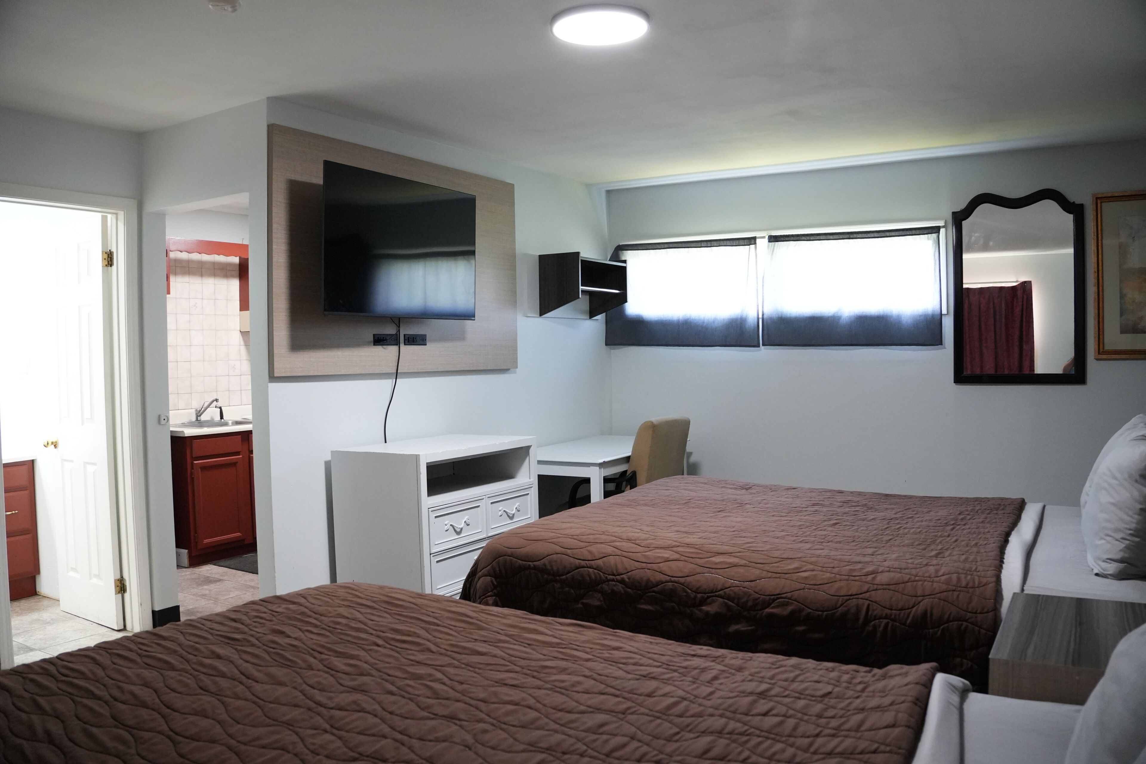 Studio, 2 queensize-senger, kjøkken | Skrivebord, wi-fi (inkludert) og sengetøy