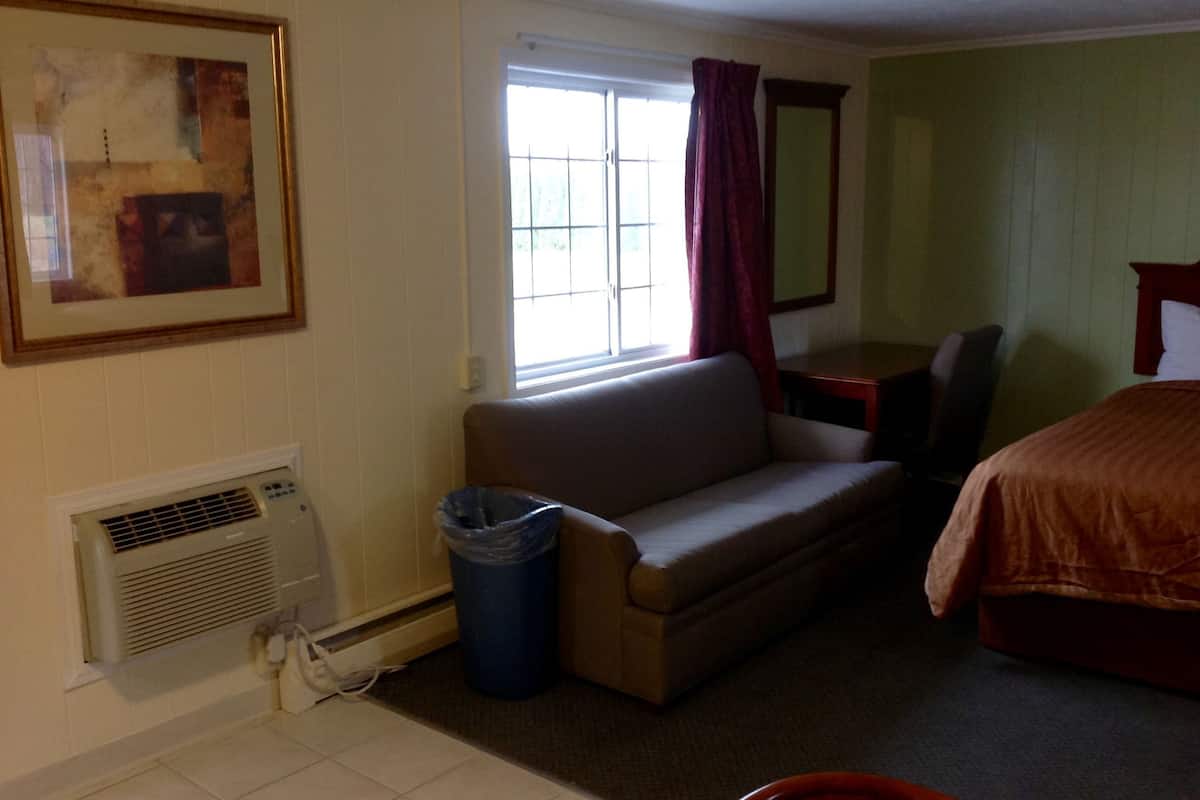 Studio, 2 Queen Beds, Kitchen | Desk, free WiFi, bed sheets