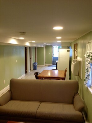 家庭公寓, 2 间卧室, 厨房 | 办公桌、免费 WiFi、床单