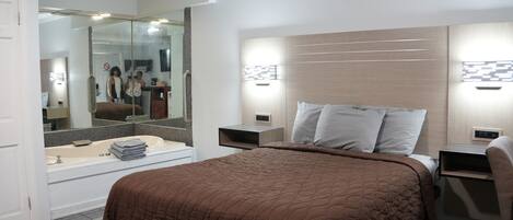 Suite, 1 letto queen, idromassaggio | Una scrivania, Wi-Fi gratuito, lenzuola