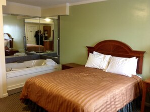 Phòng Suite, 1 giường cỡ queen, bồn tắm thủy lực | Bàn, truy cập Internet không dây miễn phí, bộ trải giường