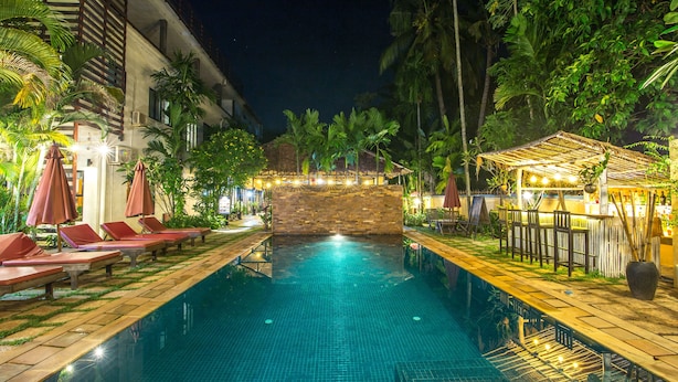 Comfort Shared Dormitory, Women only, Pool Access, City View | Minibar, in-room safe, desk, blackout drapes - Mudra Angkor Boutique Hotel (Siem Reap)