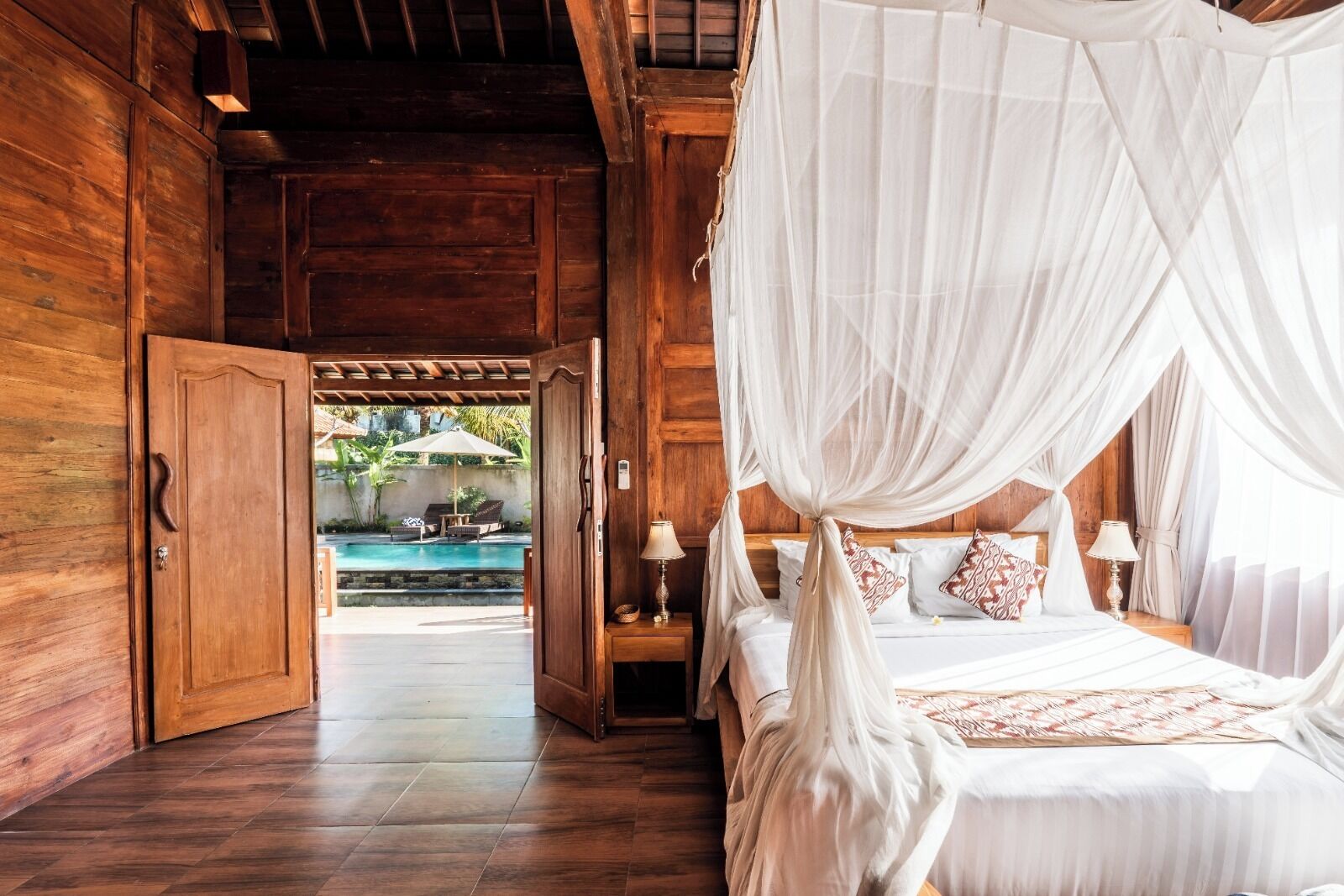 Vila família, 2 quartos, piscina particular | Cofres nos quartos, escrivaninha, cortinas blackout, Wi-Fi de cortesia