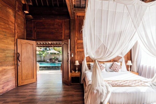 Familienvilla, 2 Schlafzimmer, eigener Pool | Zimmersafe, Schreibtisch, Verdunkelungsvorhänge, kostenloses WLAN