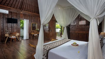 Biệt thự Deluxe, 1 phòng ngủ, hồ bơi riêng | Két bảo mật tại phòng, bàn, màn/rèm cản sáng