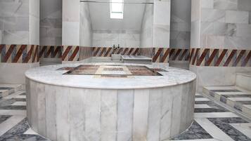 Sauna, Dampfbad, Türkisches Bad/Hamam, Körperbehandlungen