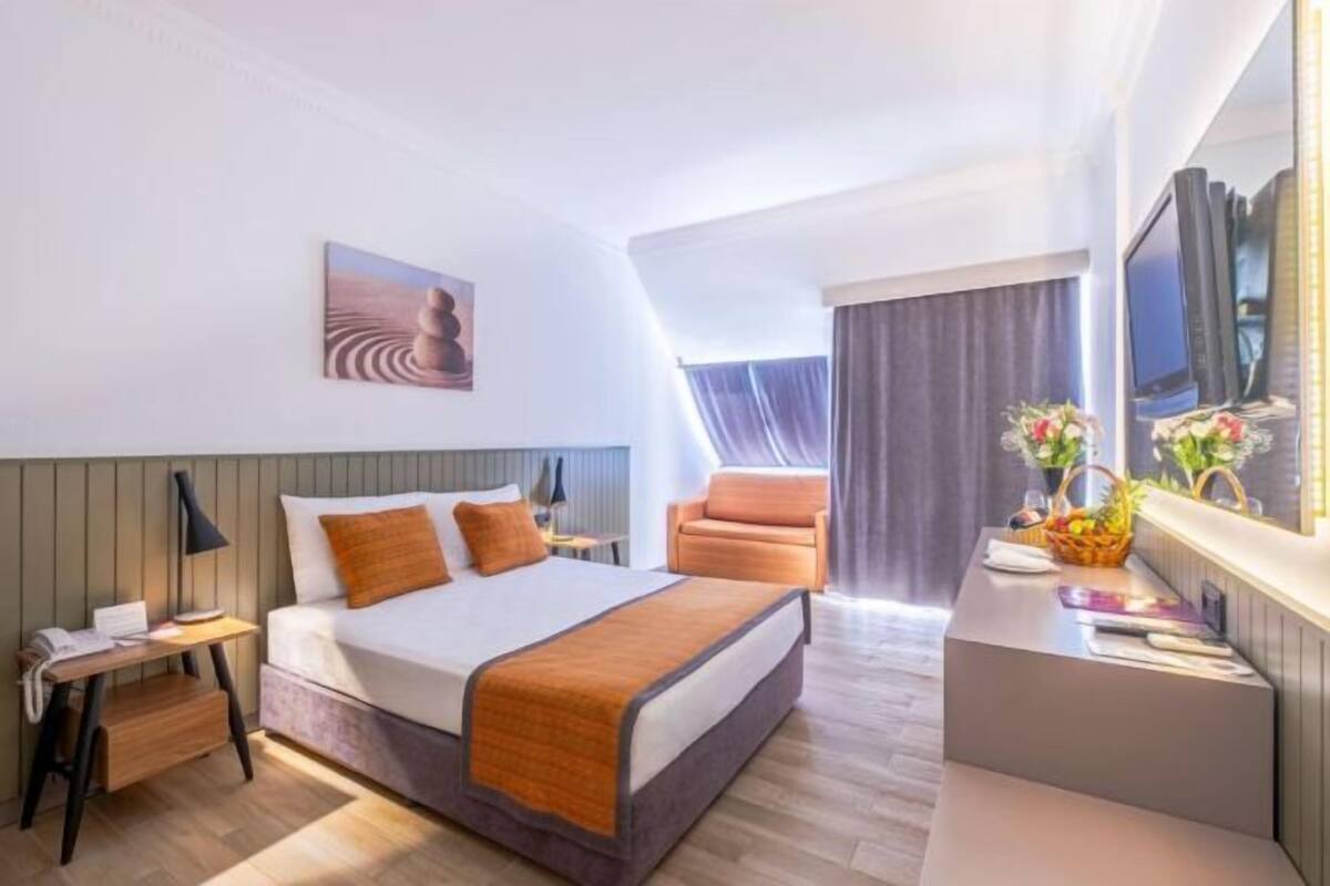 Minibar (free items), in-room safe, desk, soundproofing