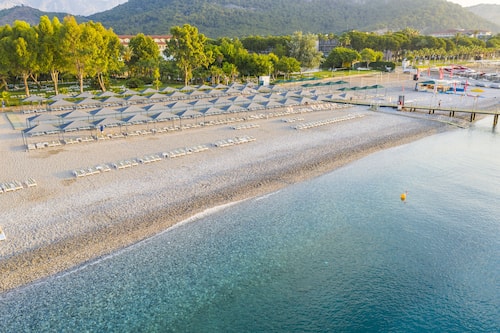 Private beach, free beach cabanas, sun-loungers, beach umbrellas