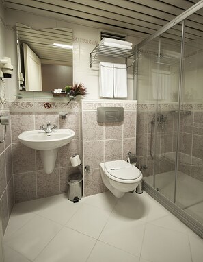 Shower, hair dryer, slippers, towels - Viva Deluxe Hotel (Istanbul)