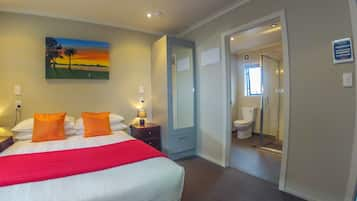 Basic Double Room, 1 Double Bed | Premium bedding, iron/ironing board, free WiFi, bed sheets