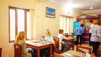 International cuisine, alfresco dining