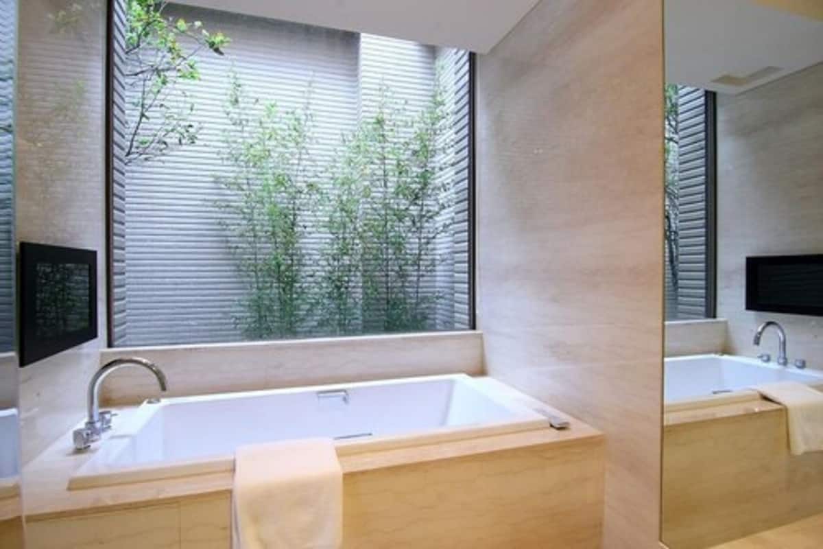separate bathtub and shower, deep-soaking bathtub