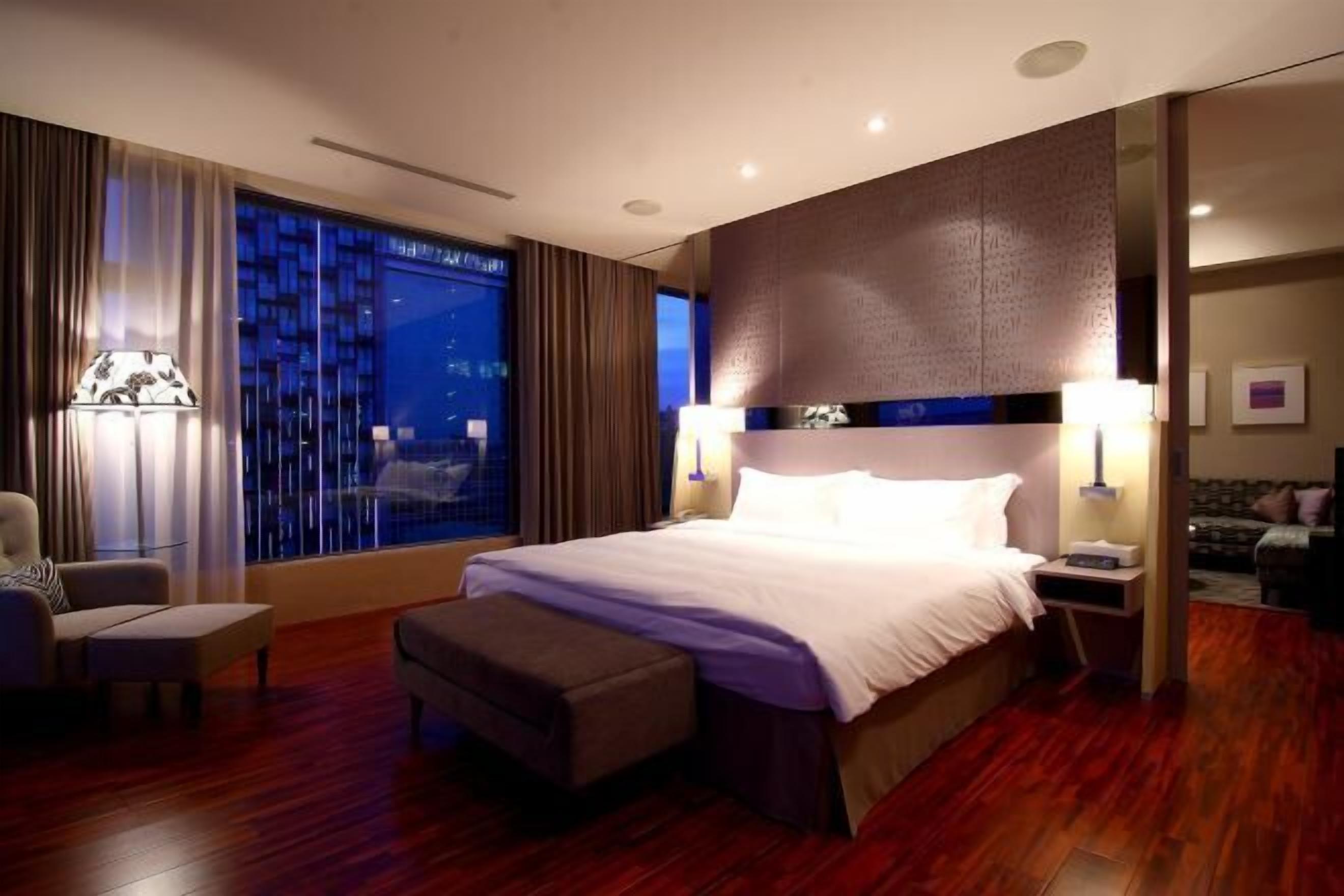 Premium bedding, down comforters, free minibar, in-room safe