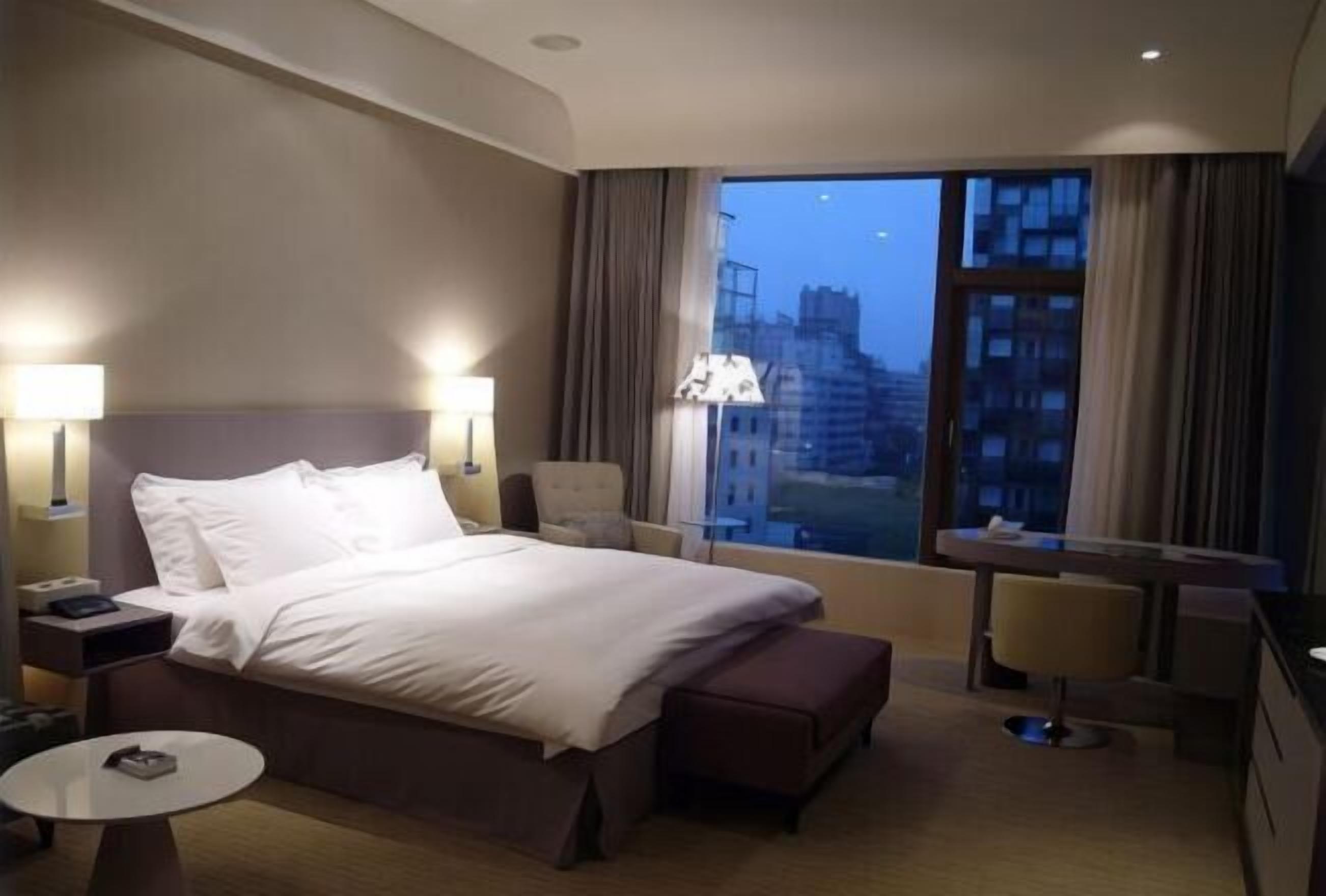 Premium bedding, down comforters, free minibar, in-room safe