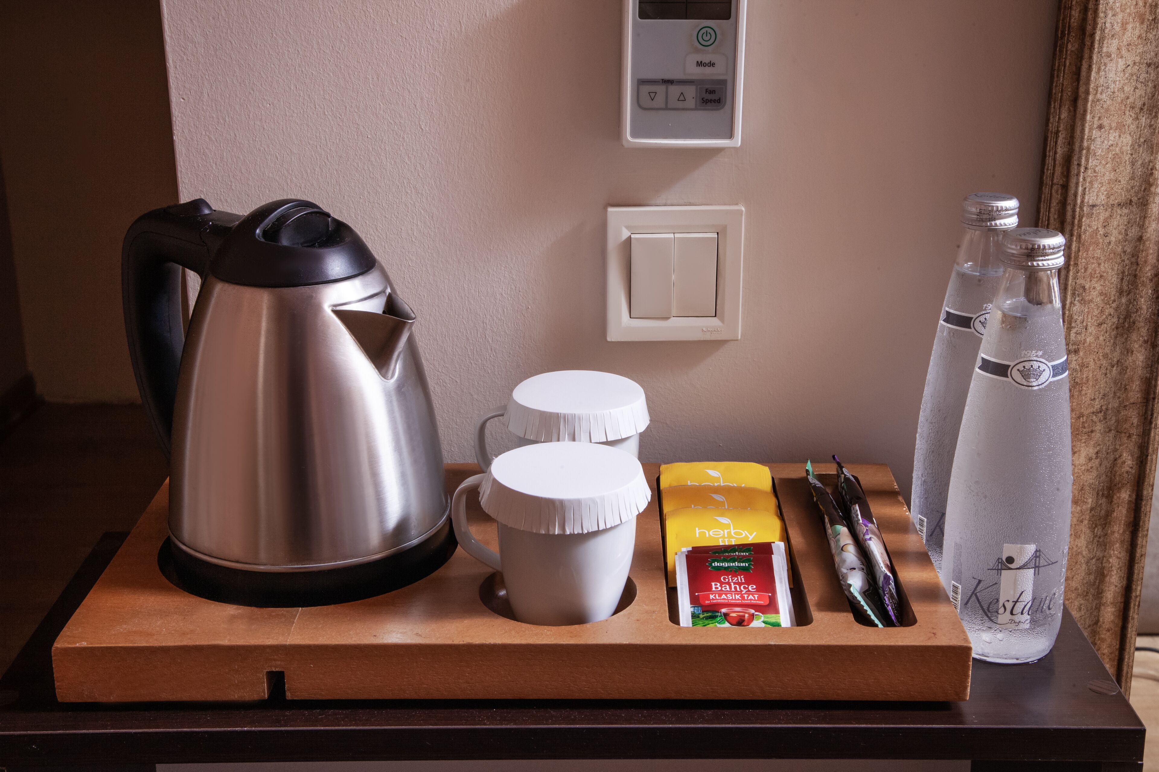 deluxe double room with brick wall | 1 bedroom, minibar, in-room safe, desk