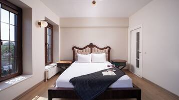 Standard Room, City View | Egyptian cotton sheets, premium bedding, minibar, in-room safe