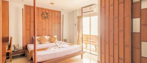 Deluxe Double or Twin Room | Minibar, in-room safe, blackout curtains, free WiFi