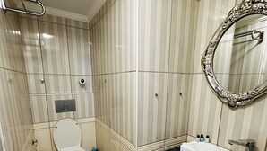 تجهيزات دش، مجففات شعر، خف للقدمين، مناشف
