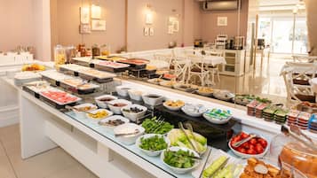 Petit déjeuner buffet compris tous les jours