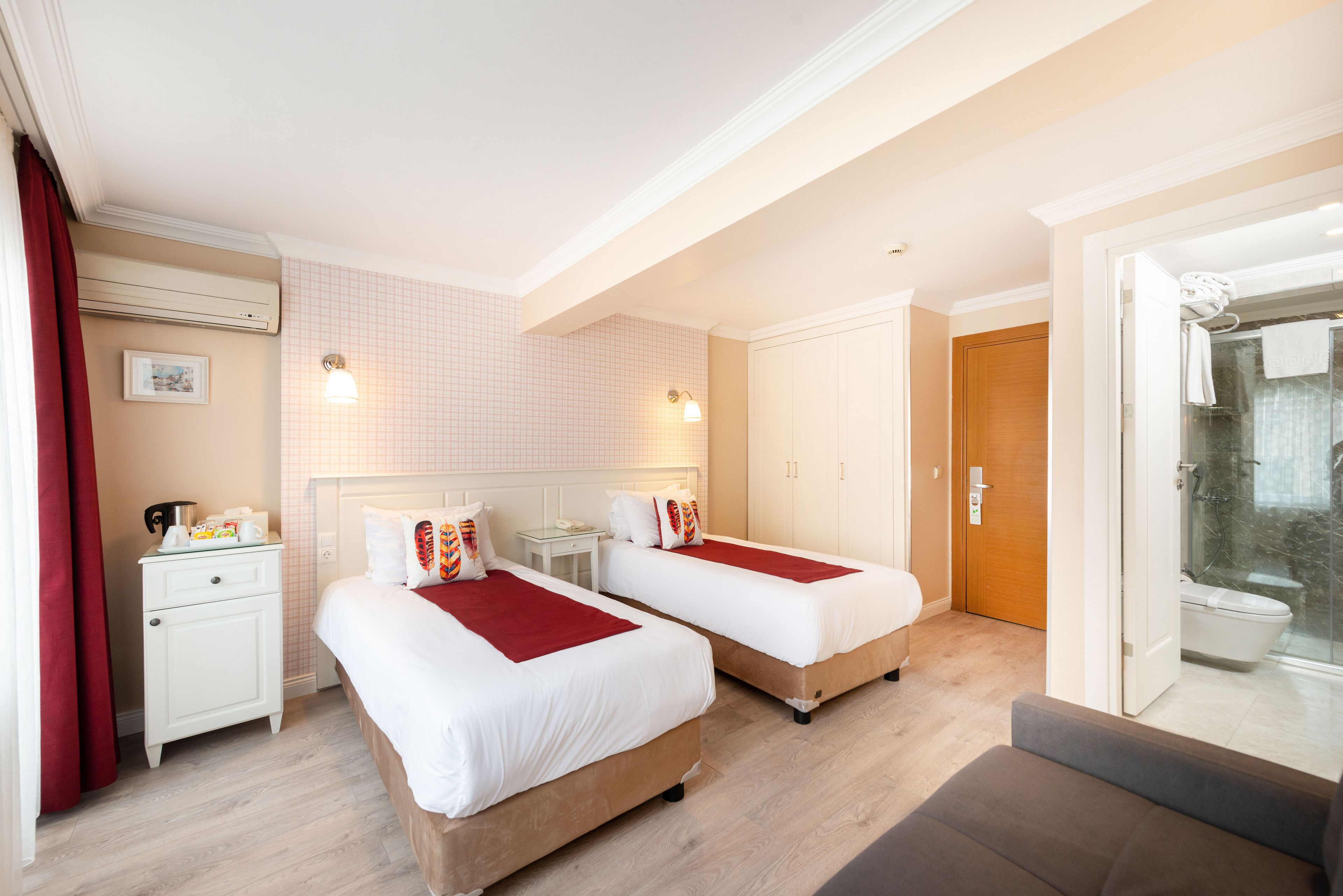 superior double or twin room, sea view | 1 bedroom, minibar, in-room safe, free wifi