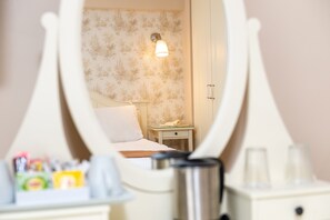 Minibar, coffres-forts dans les chambres, Wi-Fi gratuit, draps fournis