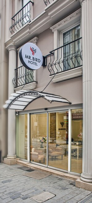 Exterior - Mr. Bird Hotel (Istanbul)