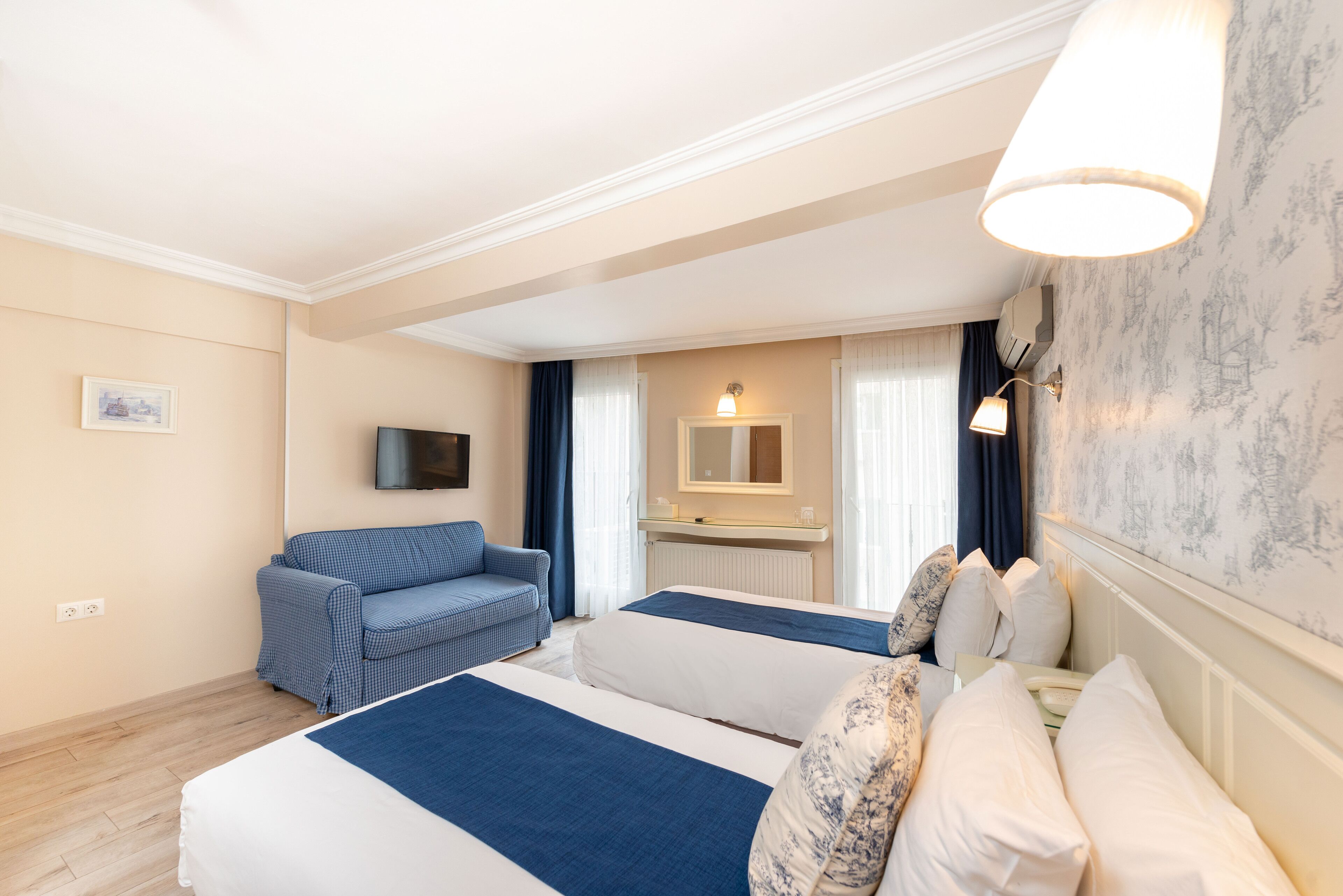 deluxe double or twin room (or twin) | 1 bedroom, minibar, in-room safe, free wifi