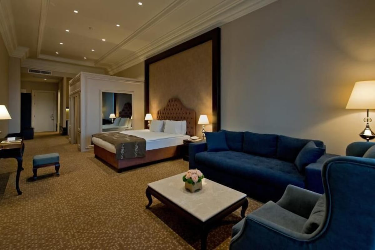 Family Suite, Multiple Beds, Garden Area | Premium bedding, minibar, in-room safe, desk