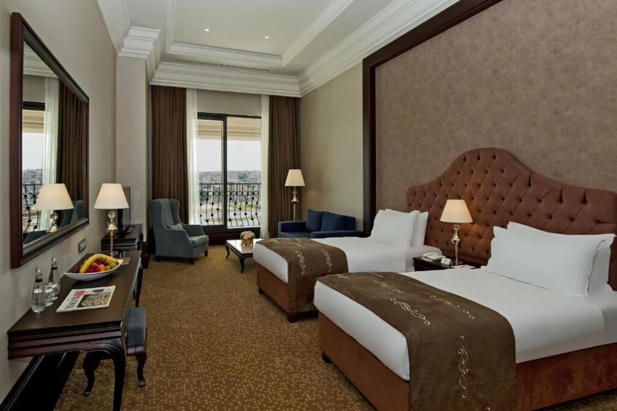 Deluxe Suite, 2 Single Beds, Garden View | Premium bedding, minibar, in-room safe, desk