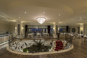 Buffet déjeuner servi tous les jours en supplément