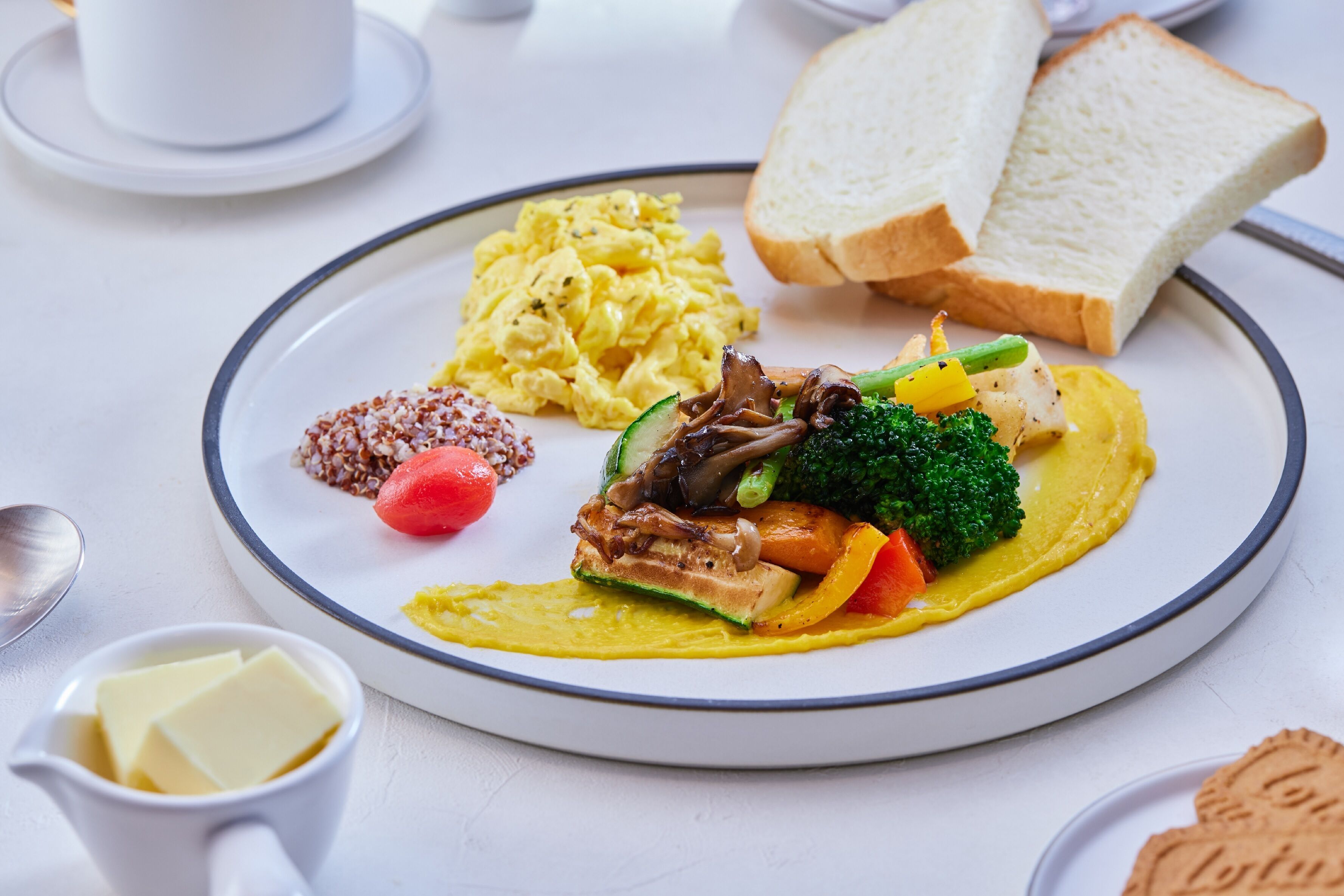 daily continental breakfast (twd 280 per person)