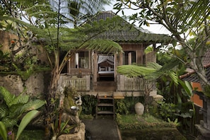 Villa, 3 Bedrooms, Private Pool | Minibar, in-room safe, individually decorated, individually furnished