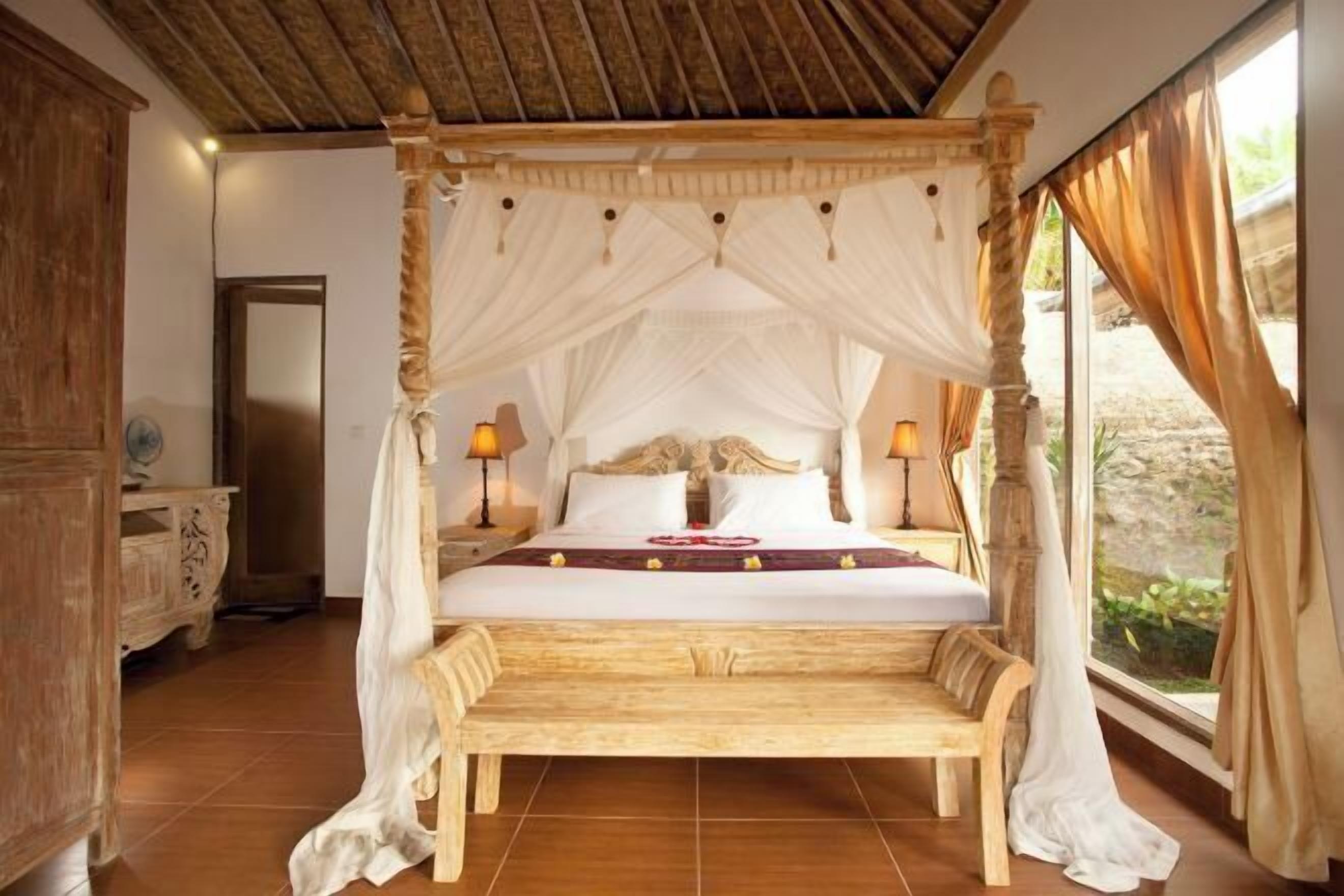 Minibar, in-room safe, individually decorated, individually furnished