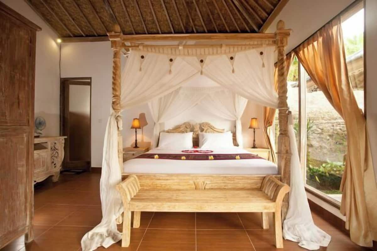 Minibar, in-room safe, individually decorated, individually furnished