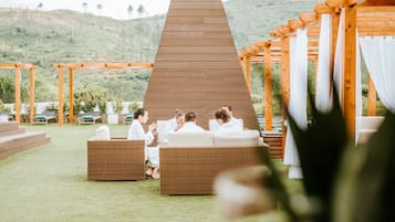 Bar junto a la piscina