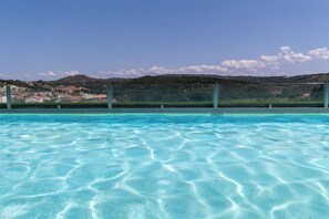 Piscine couverte, piscine extérieure (ouverte en saison)
