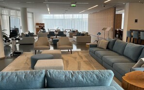 Flat-screen TV, foosball, books - Boticas Hotel Art & Spa (Boticas)