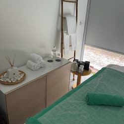 Couples treatment room(s), sauna, hot tub, steam room, body treatments