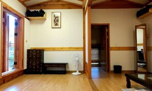 Individually decorated, individually furnished, free WiFi, bed sheets - Gyeongju Hwangnamkwan Hanok Hotel (Gyeongju)