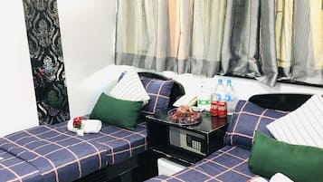 Triple Room | In-room safe, soundproofing, free WiFi, wheelchair access