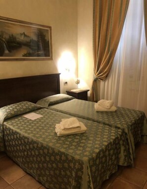 Comfort Apartment, Shared Bathroom | Desk, soundproofing, WiFi (free), bed sheets - Bye Rome (Rome)
