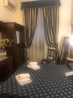 Comfort Apartment, Shared Bathroom | Desk, soundproofing, free WiFi, bed sheets