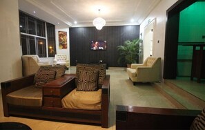 Deluxe Double Room, Pool View | Bathroom | Shower, free toiletries, hair dryer, towels