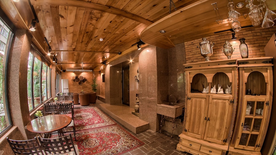 Uyut Hotel