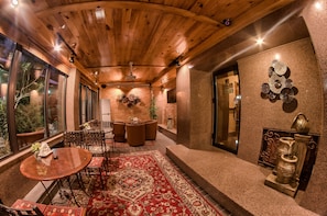 Lobby lounge