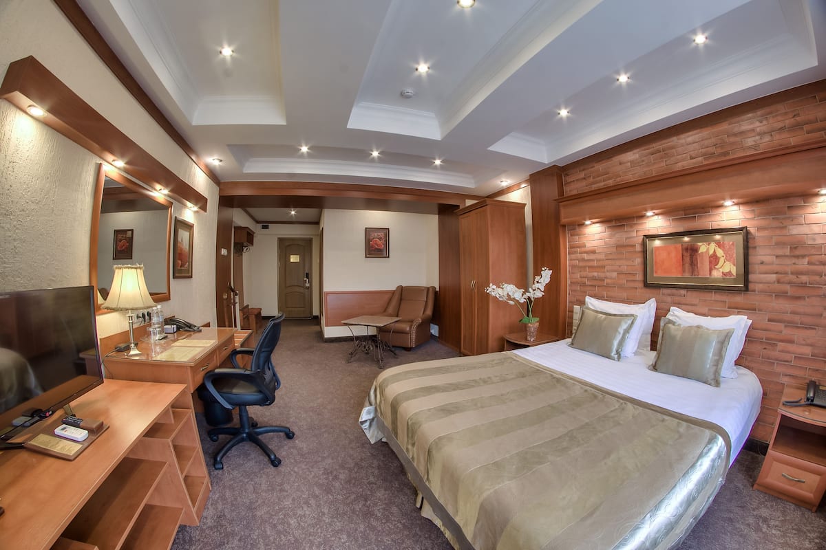 1 bedroom, minibar, in-room safe, desk